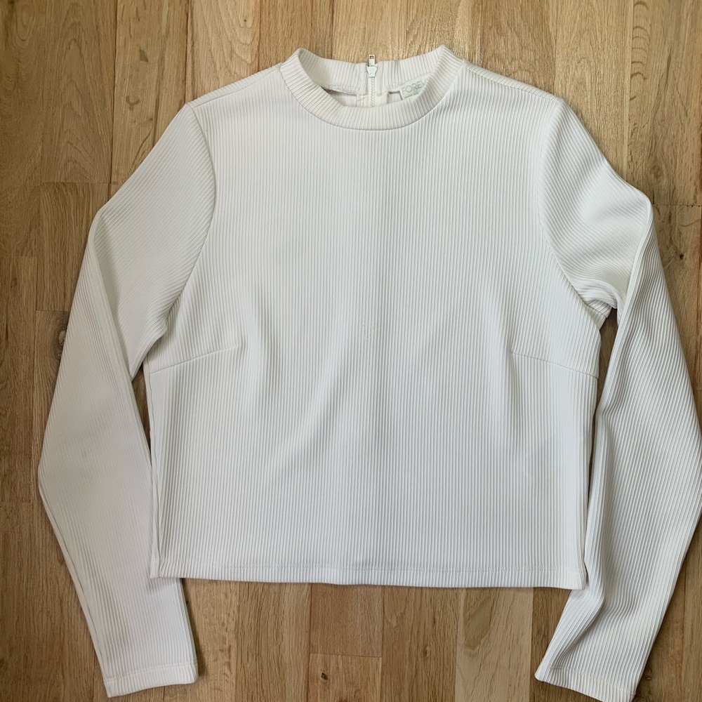White ribbed crop top w/ long sleeves. Size XL